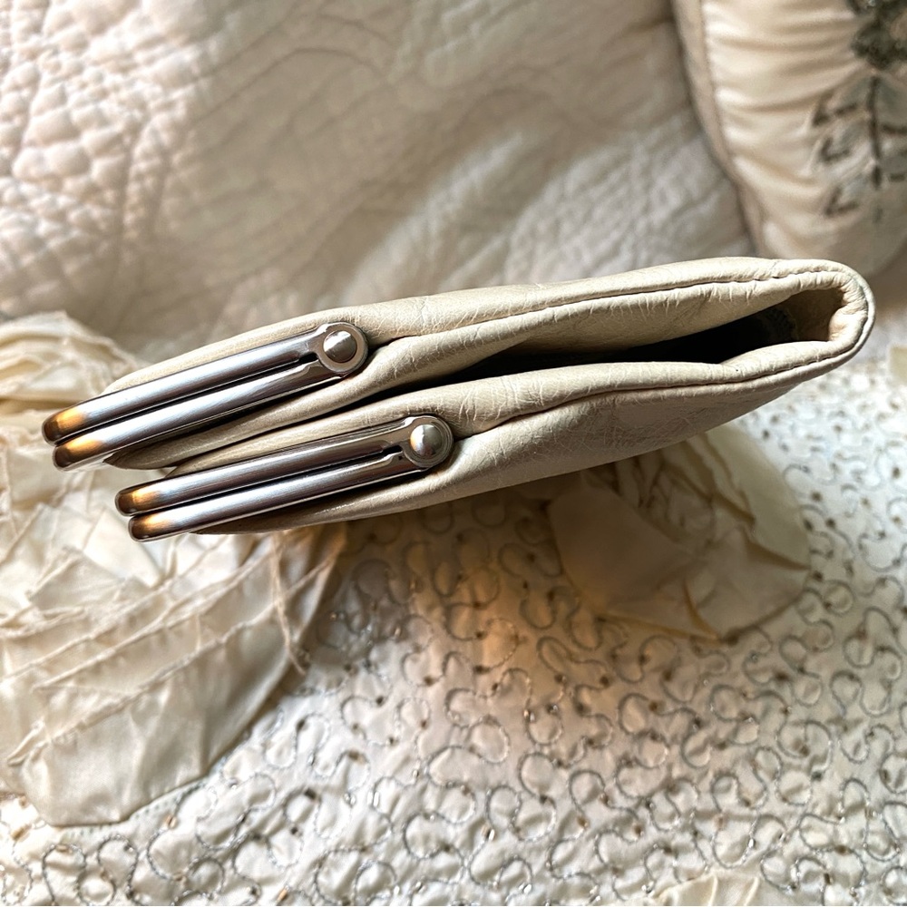 HOBO Lauren Cream Ivory Off White Multiple Compartments Clutch Cardhold Wallet - Picture 14 of 16